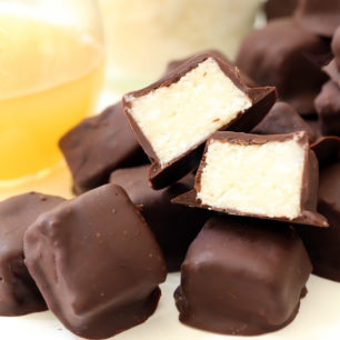 healthy-dark-chocolate-coconut-bites