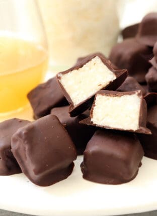 Healthy Dark Chocolate Coconut Bites