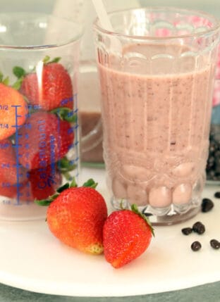 Vegan Strawberry Cacao Nibs Smoothie