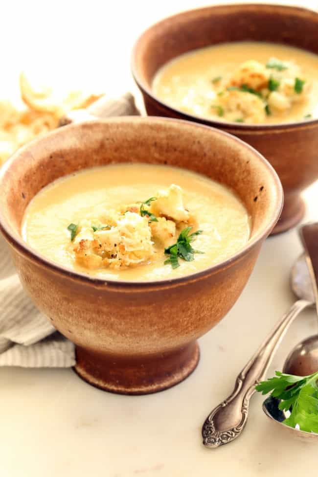Two cups of creamy cauliflower soup.