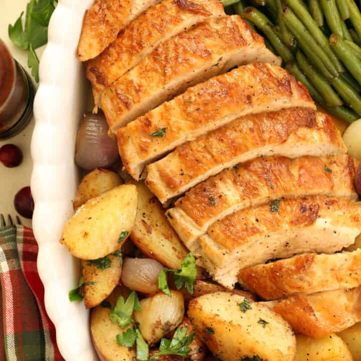 Pan with roast turkey breast and vegetables