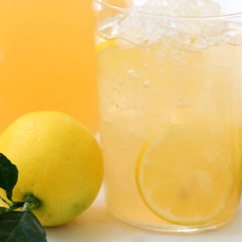 This Iced Green Tea is a delicious brew of fresh chopped apple, ginger, lemon and green tea leaves