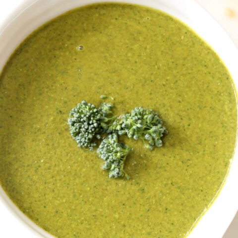 A white bowl filled with broccoli soup.