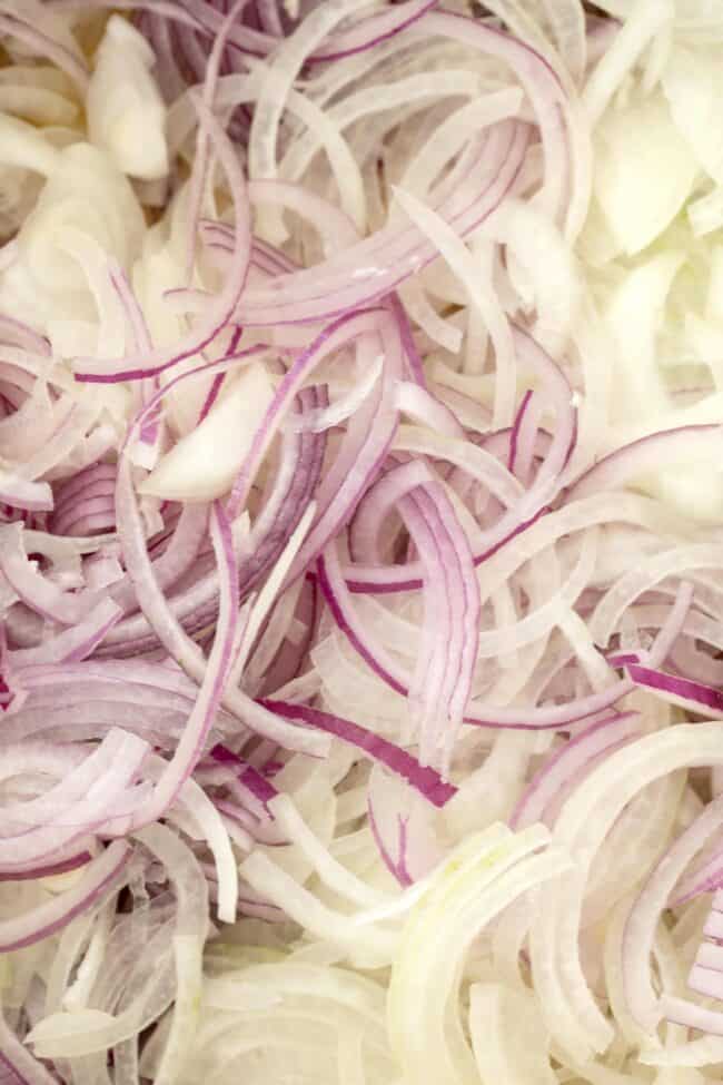 sliced onions 