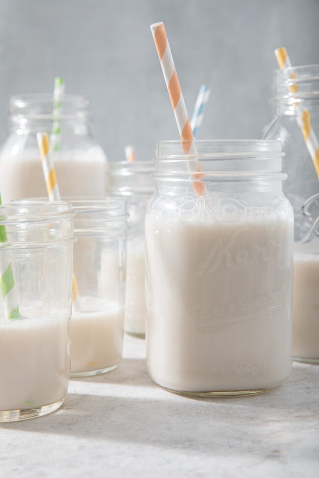 mason jars filled with almond milk to measure how many ounces in a quart (qt to oz)