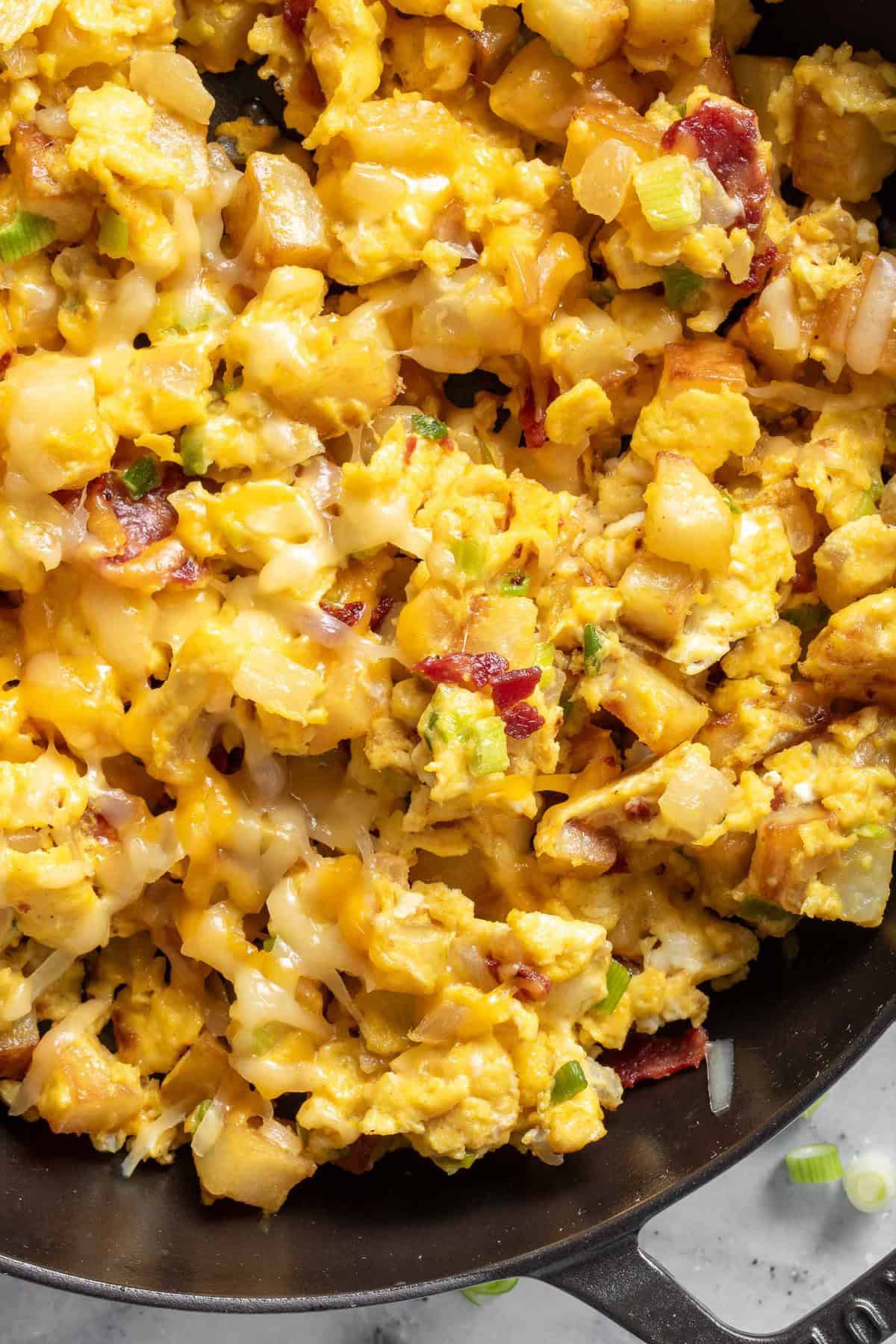 Scrambled Eggs with Crispy Pancetta, image size:1200x1800
