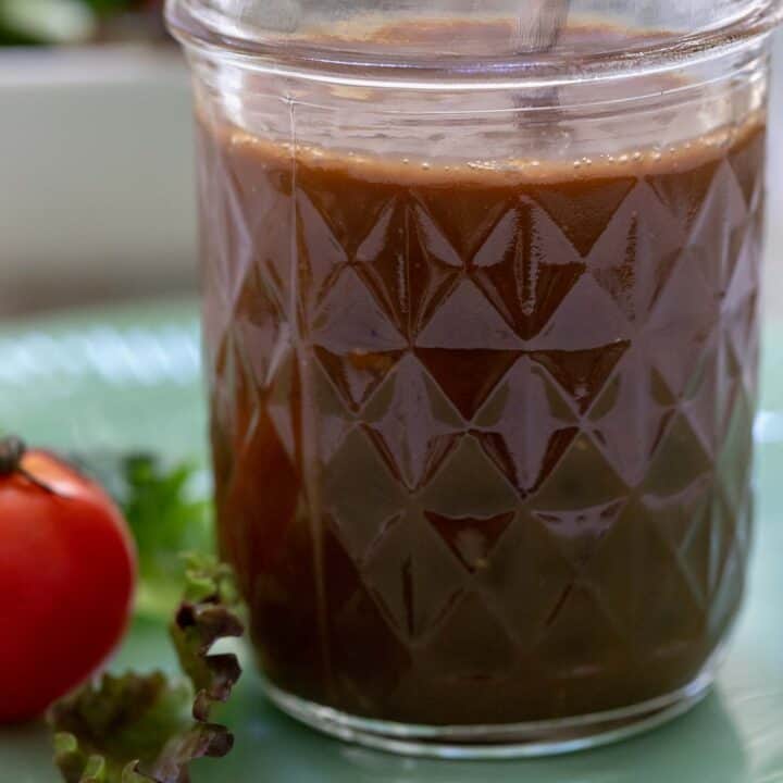 Mason jar filled with balsamic vinaigrette.